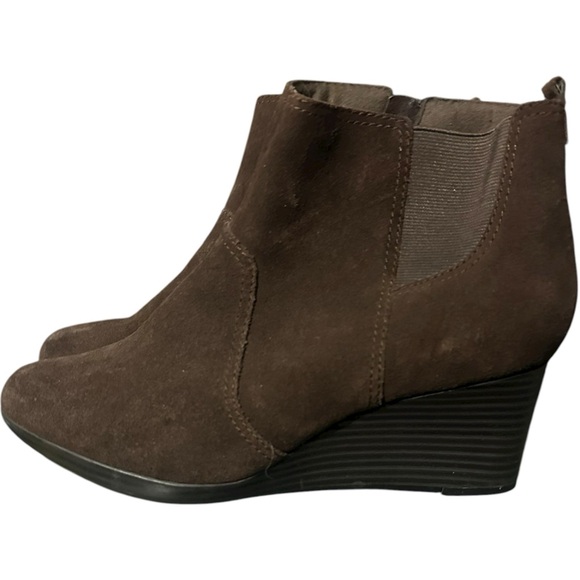 Clarks Suede Leather Wedge Ankle Booties Brown Size 7.5W - Picture 1 of 5